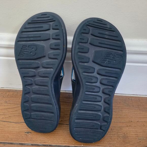 kids new balance flip flops size 13 - Picture 5 of 5